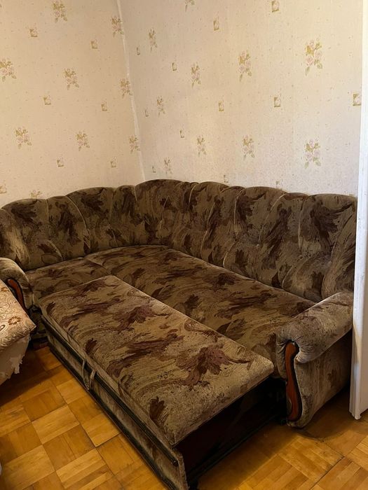 Продам угловой диван с креслом