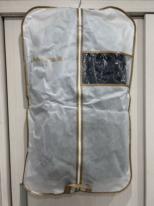 Чисто нови мъжки костюми