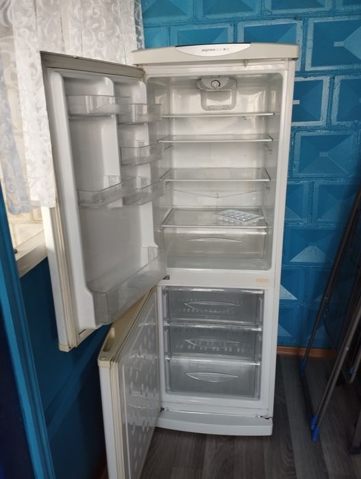 Продам холодильник LG
