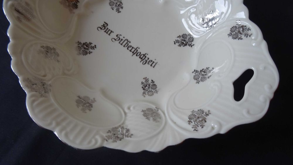 Автентично плато/ фруктиера  , фин релефен порцелан.