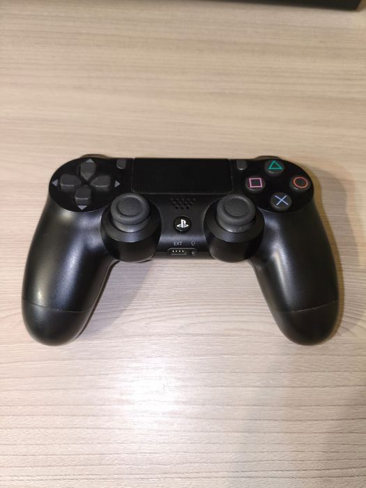 PS 4 PRO в идеальном состоянии