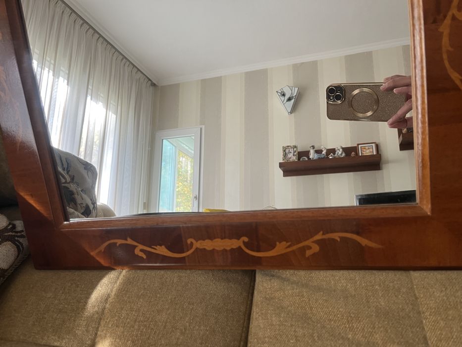 Красиво старинно огледало,масив,интарзия