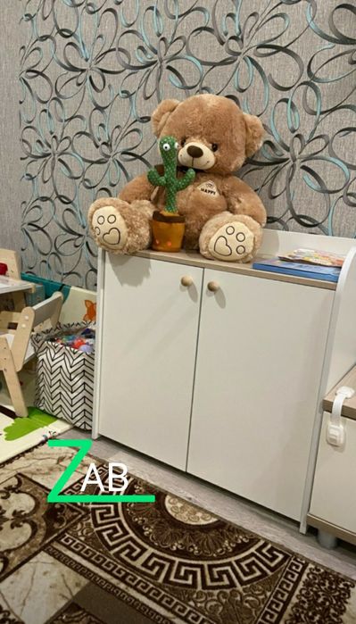 Комод для одежды и игрушек с двумя распашными дверками.