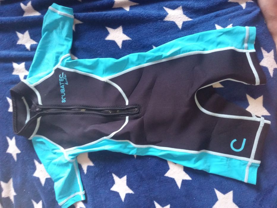 Vând costum baie neopren băiat