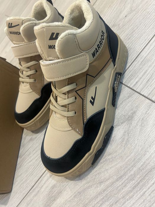 Продам детскую обувь