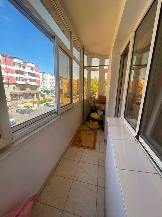 Vând apartament  cu 3 camere,ultracentral ,etajul 2,105 mp,Preț  negociabil.relatii la telefon 0766414573