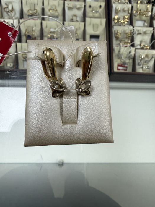 Продам серьги с бриллиантоми