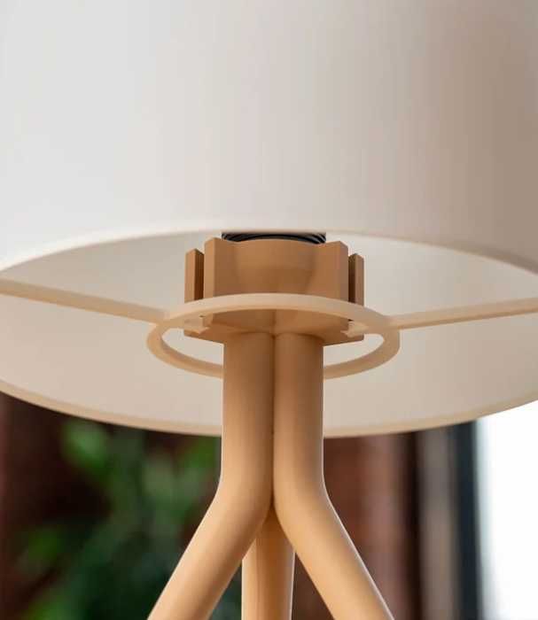 Tria – 3D принтирана настолна лампа