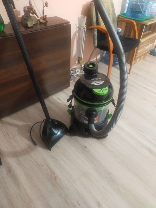 Продам отличный Пылесос Arnica Hydra Rain