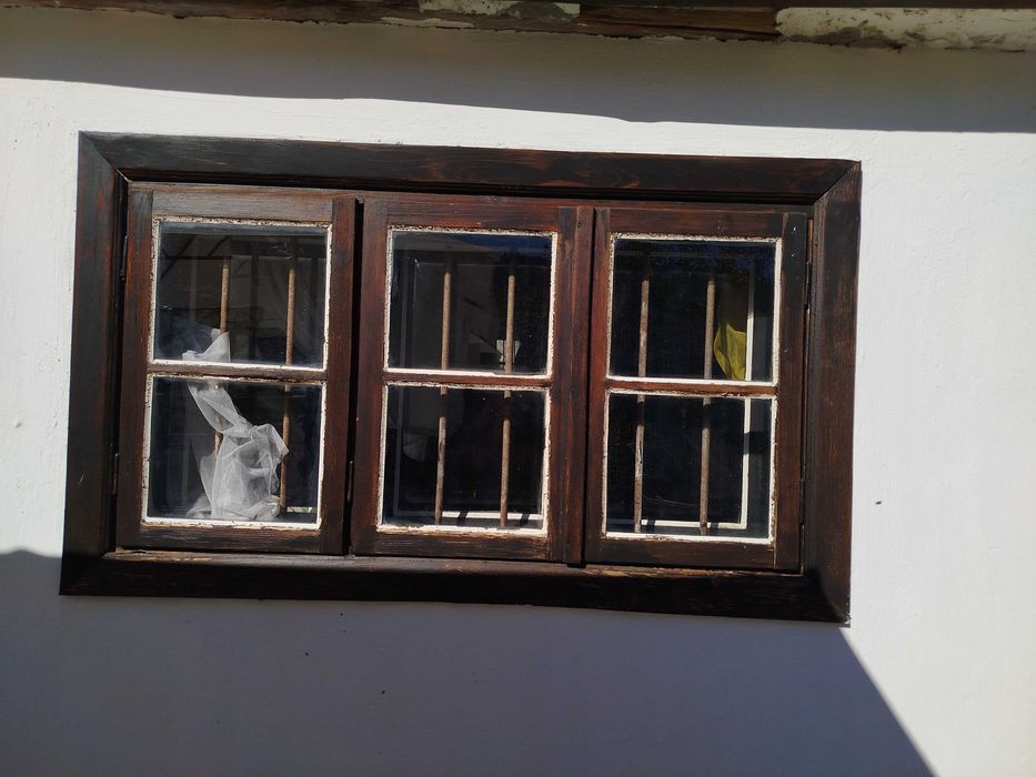 Дървена дограма с двойни прозорци, без каси, преграда за тераса.