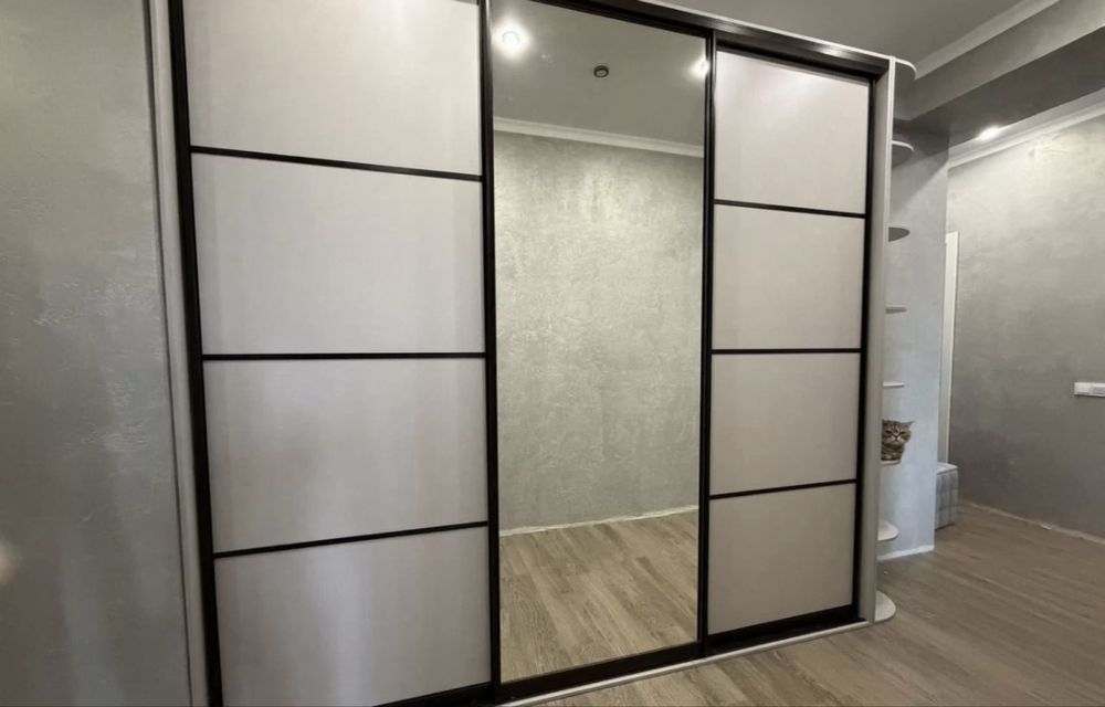 Шкаф купе с полкой