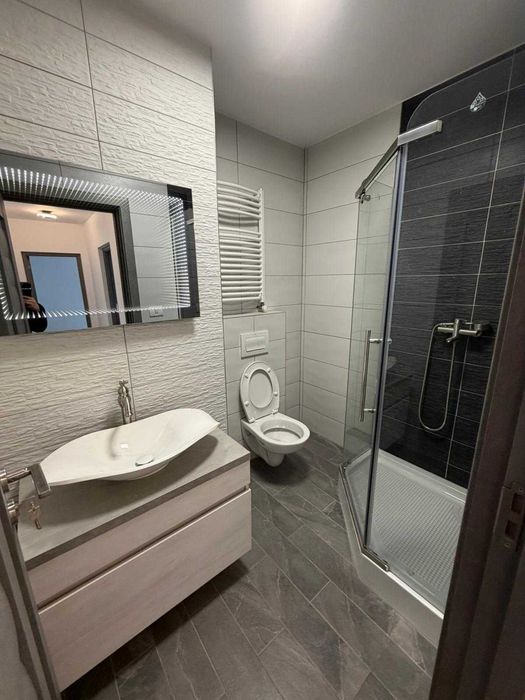 vand apartament decomandat LUNCA