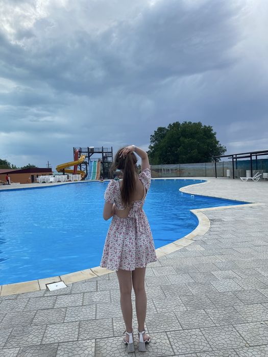 Летнее платье в цветочек, продам