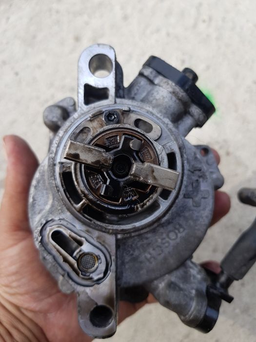 Compresor climă, pompa vacuum ford focus 3,motor 1,6tdi, EURO 5