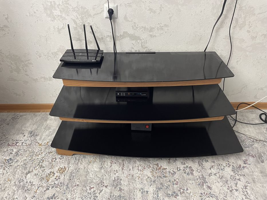 Продам тумбу под телевизор