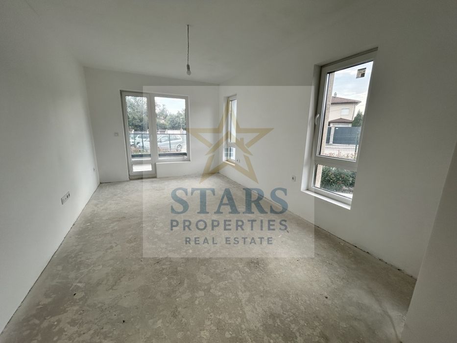 Продава се Къща в к.к. Св.Св. Константин и Елена - 210 кв.м за 1093 €/кв.м - Снимка #1