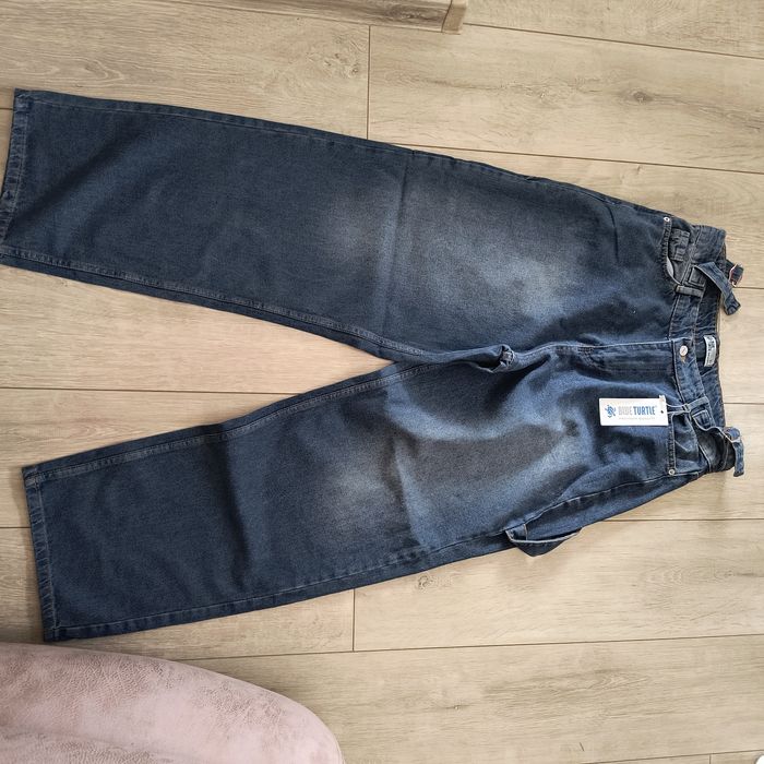 Страхотни дънки с висока талия и широк крачол