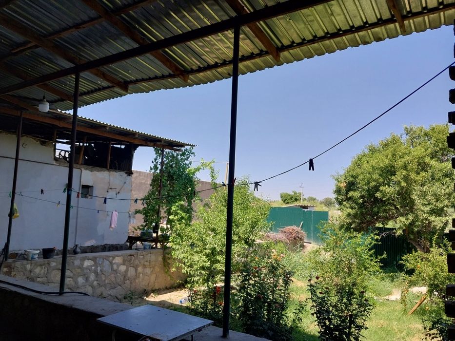 Uchastka sotiladi hamma sharoiti bor narxi 30$ yana keliwamiz joyi zor