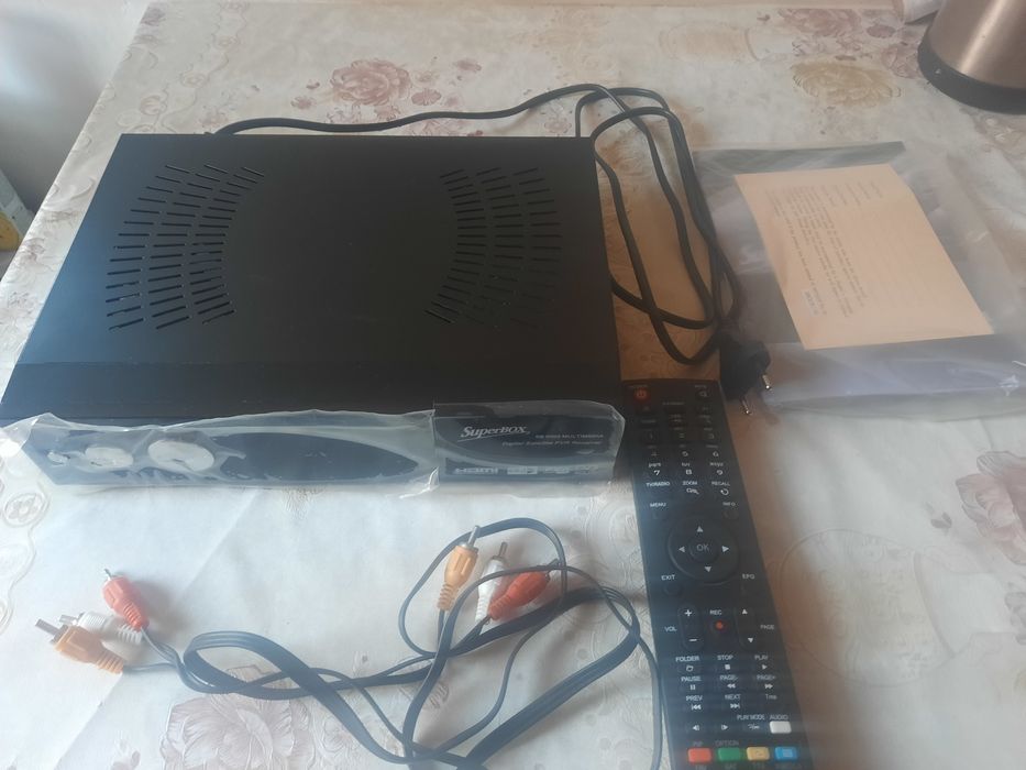 Продам тюнер новый