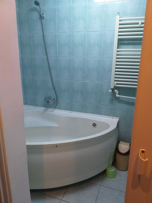 PF inchiriez apartament 2 camere, Pacurari vis a vis de Mega Image