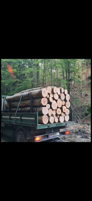 Avem lemn de foc crăpate și tăiate