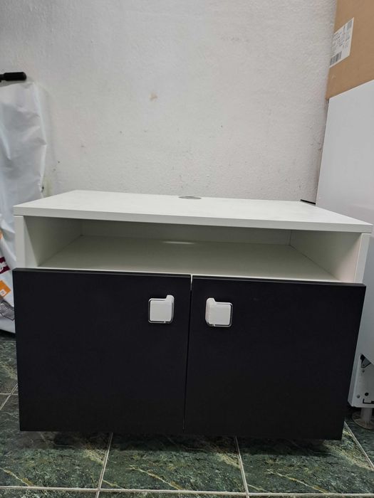 Етажерки 2бр. и TV шкафче на колелца