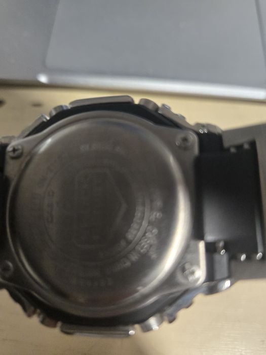 Продавъм мъжки часовник касио джи шок пълен комплек има си гаранция 21м още и сертификат за автетичност пълен комплект е