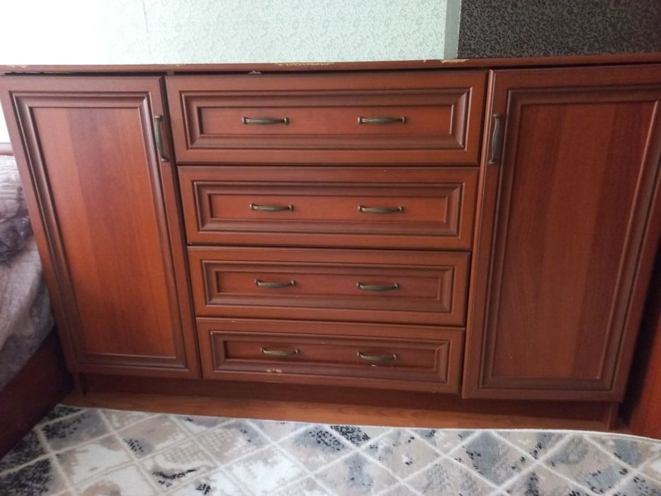 Продам спальный гарнитур