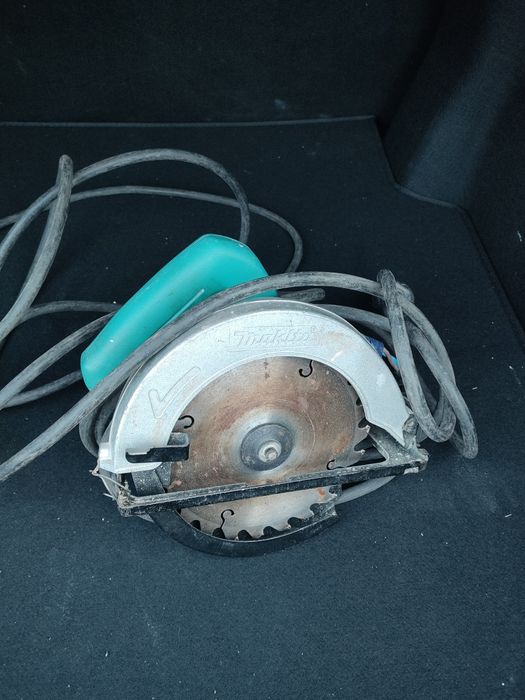 Пчёлка дерево отрезать