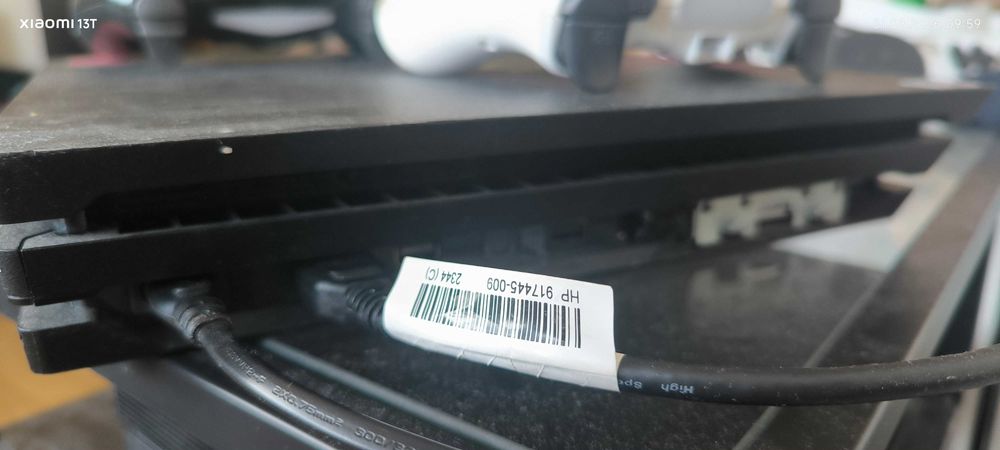 PlayStation 4 Pro – Перфектно състояние + ТОП игри!