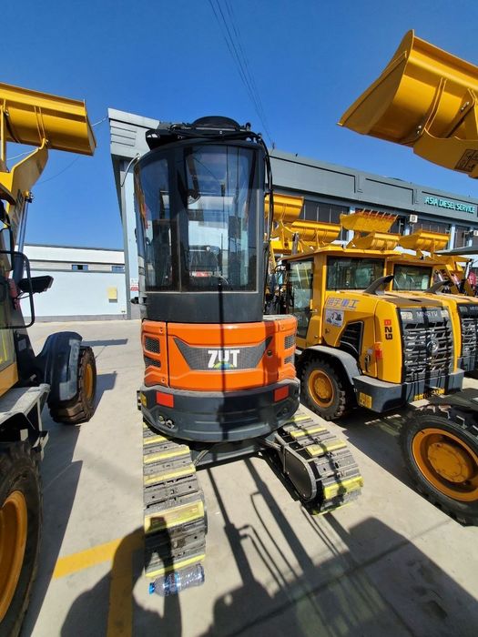 Gusenichniy mini ekskavator Zut27