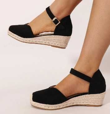 Красиви елегантни сандали