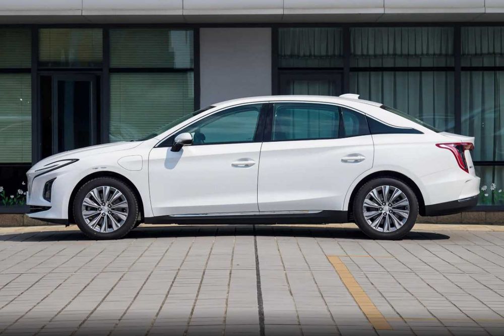 Услуги такси, безопасные поездки с комфортом на электромобиле Hongqi