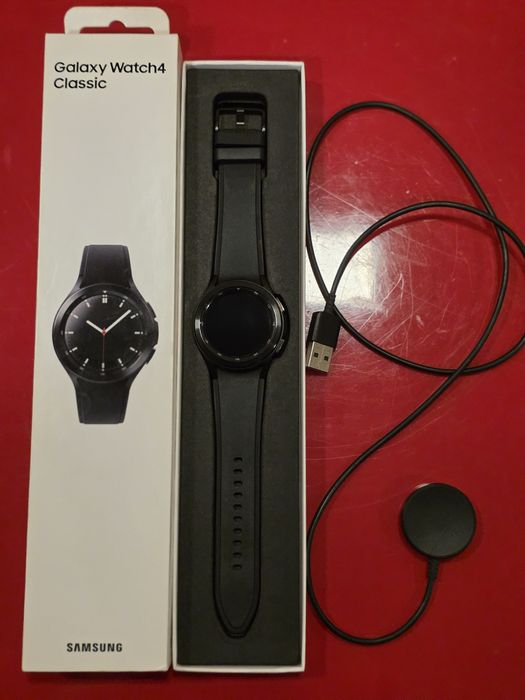Продаются часы. Galaxy Watch 4 Classic. 42 m.