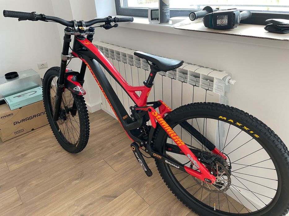 Mondraker summum pro carbon downhill