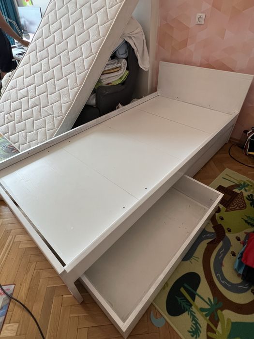 Продавам легло с две ракли - персон