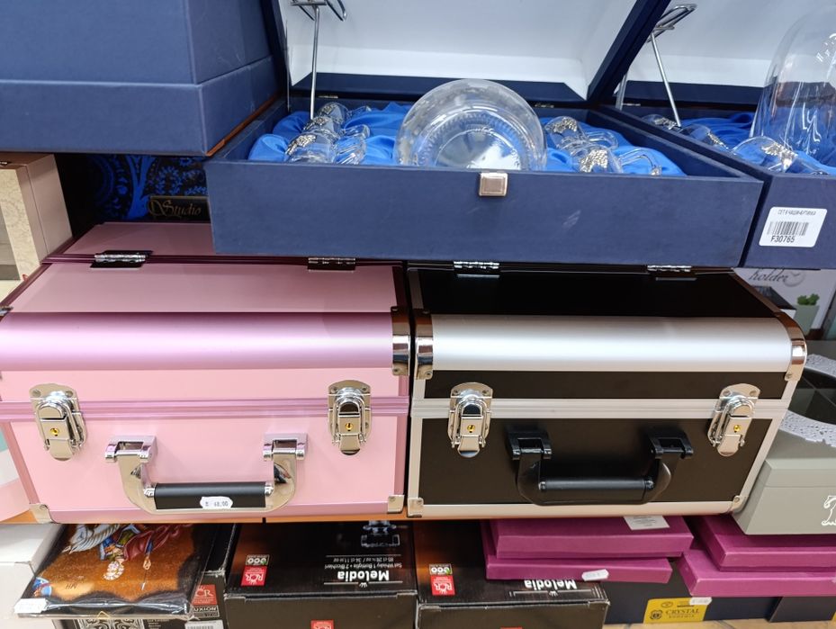 Куфари  за гримове и козметика