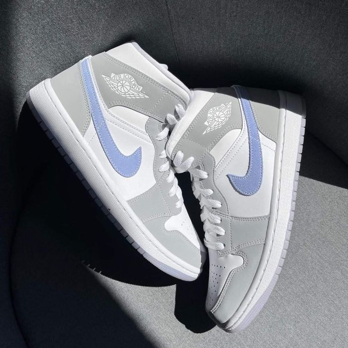 Pantofi Sport Air Jordan 1 Mid Wolfgrey - 100% originalk