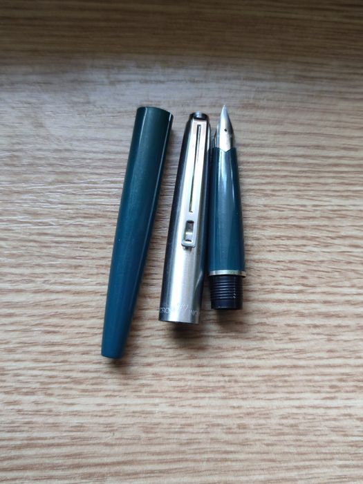 Stilou vintage Inoxcrom 77 (Spania) – Stare foarte buna culoare verde
