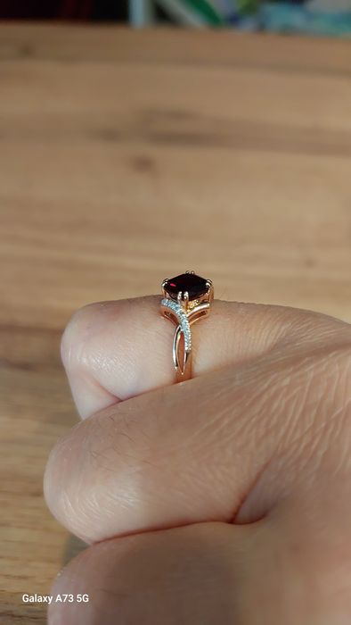 Золотое кольцо с Гранатам и Бриллиантами