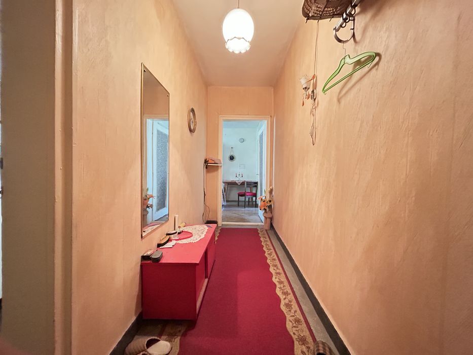 Имоти Силистра продава двустаен апартамент в центъра