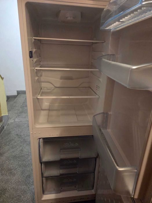 Beko CSA24022 Хладилник с Фризер