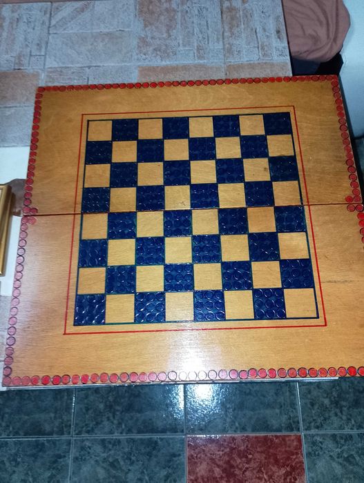 Шах-табла48/48см с дървени фигури и пулове