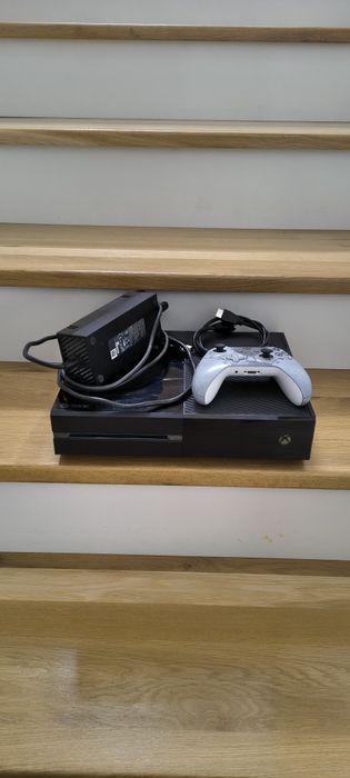 XBOX ONE cu 1 controller