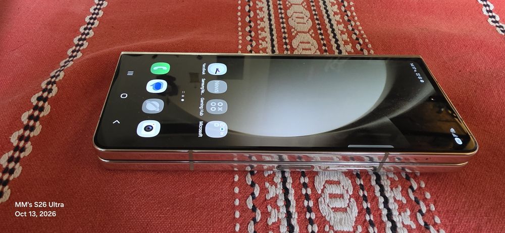 Продавам Samsung GalaxyZ Fold 5