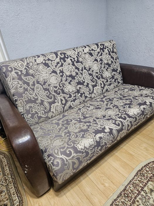 Продам диван и два кресла
