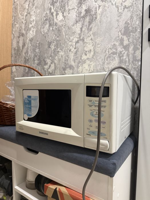 Продам микроволновую печь Samsung