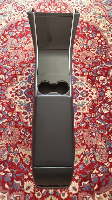 Consolă centrală Tesla Model 3