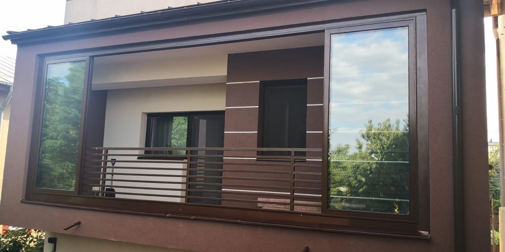 Balcoane închise cu uși glisante din aluminiu, sticlă securizată