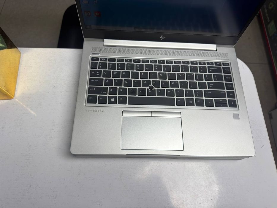 Hp elitebook Ryzen 5 Pro 3500U 4/256ssd ideal holatda 3ta bor
